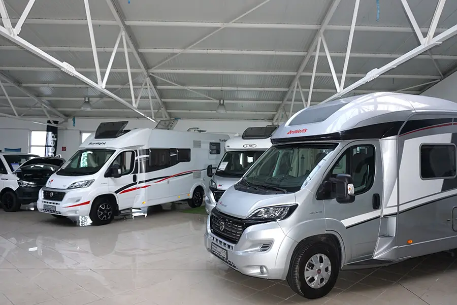 Fahrzeughalle mit der Caravan Ausstellung
